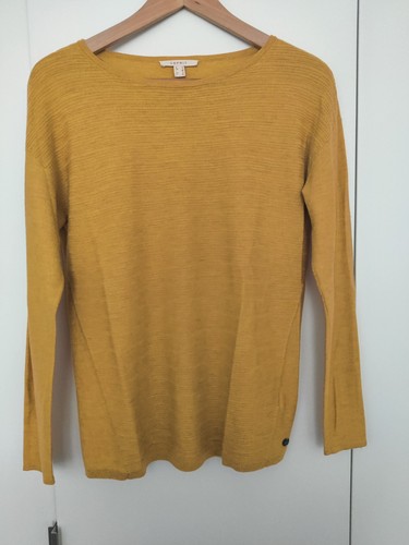 Schöner gelber pullover von - pullover,